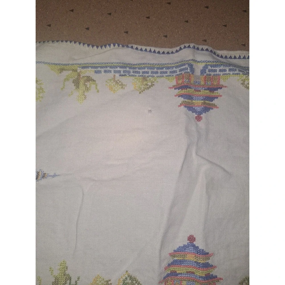 Vintage Pagoda Cross‎ Stitch Linen Tablecloth Oriental Chinoiserie White Blue